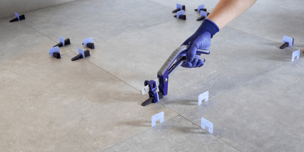 sistema de nivelacion peygran en baldosas con tenaza